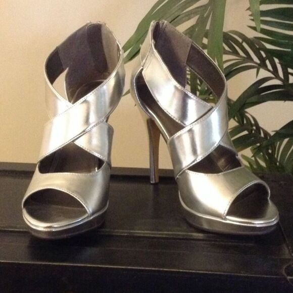 *REDUCED*NEW* Michael Antonio Tovey Sandal - Picture 1 of 3